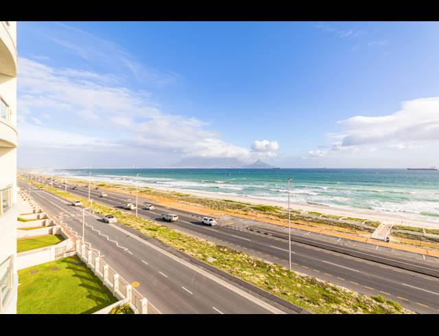 2 BEDROOM APARTMENT TO LET IN BEACHFRONT